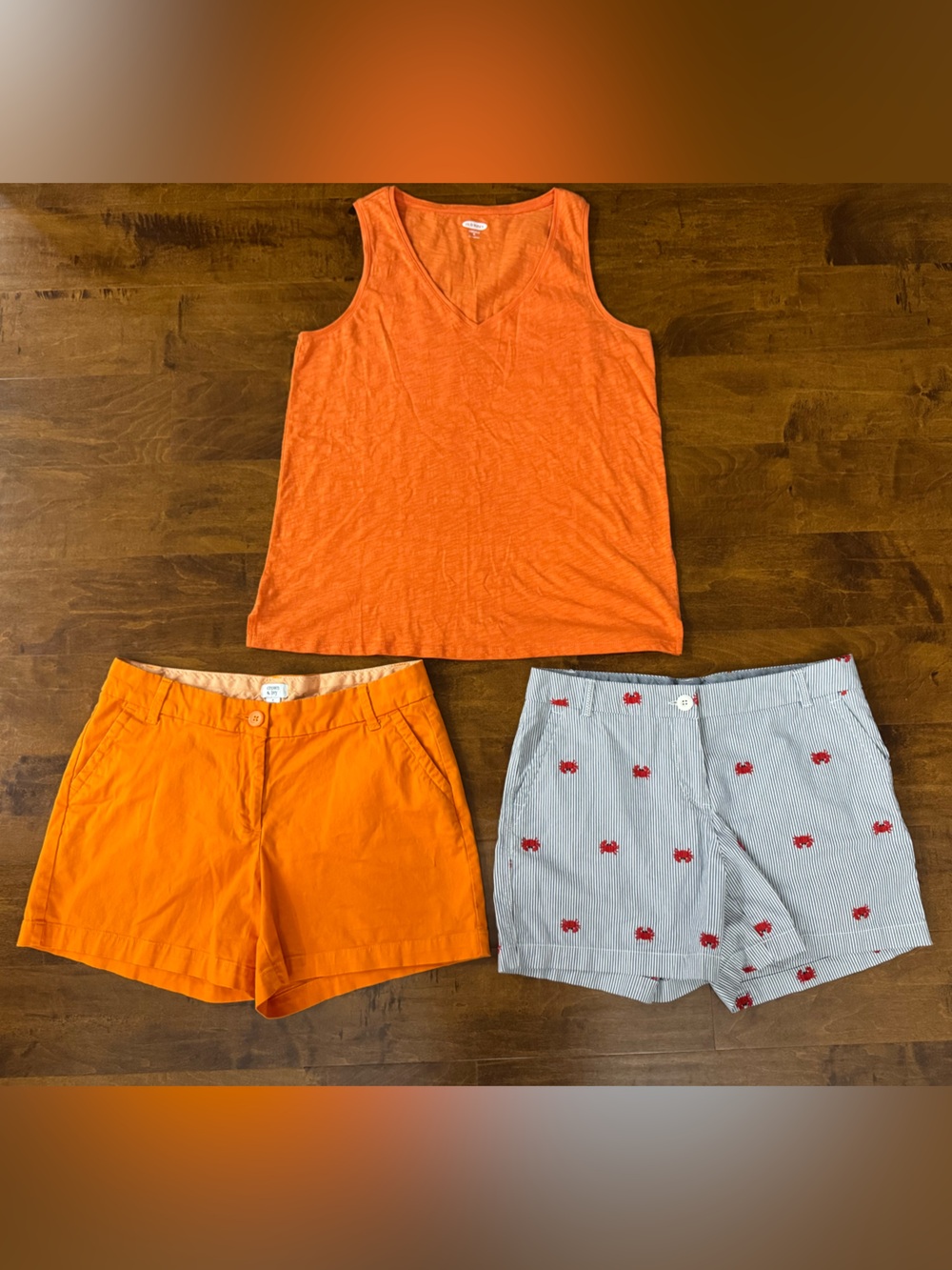 Crown & Ivy women’s size 8 shorts & medium v neck Gap shirt